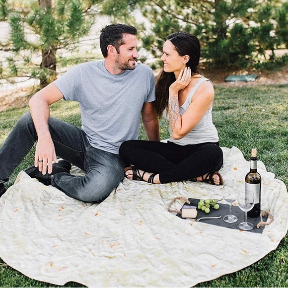 NEW! Burrito Wrap Blanket Grande Edition Six Feet Round - Picture 7 of 7